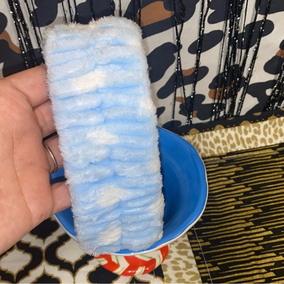 GLOW ON 5TH BEAUTY SKINCARE PLUSH HEADBAND - Picture 5 of 6